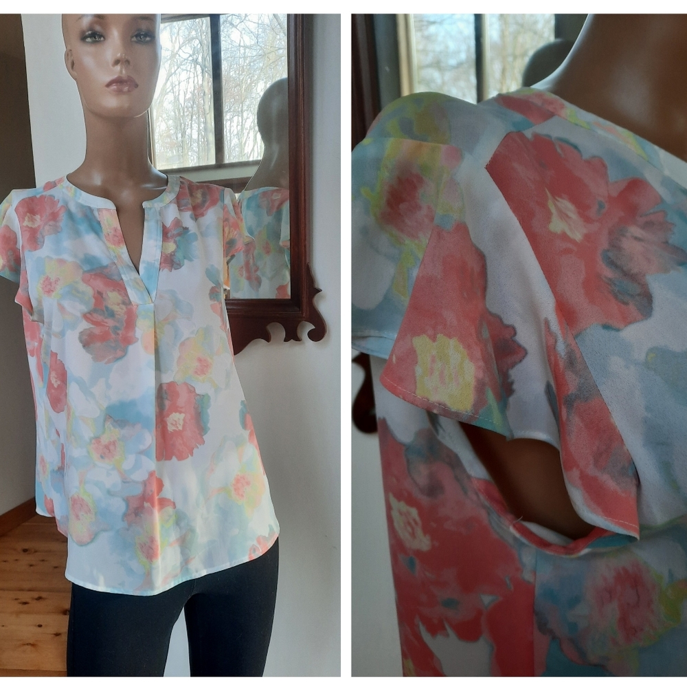 🏷SOLD. Calvin Klein. Medium floral blouse. I ❤️ Bundles - Picture 1 of 6